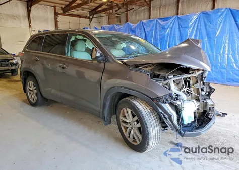 2015 Toyota Highlander Le z USA, uszkodzony, nr VIN 5TDBKRFH6FS166355